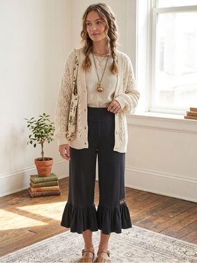 Matilda Jane Aubrey Black Cropped Wide Leg Ruffle Hem Pants Medium